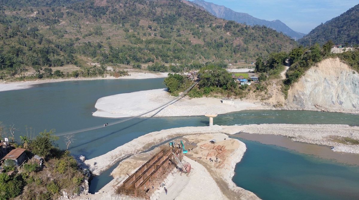 धाप्लाङघाट पुल निर्माणले गति लियो, स्ल्याब ढलान सुरु